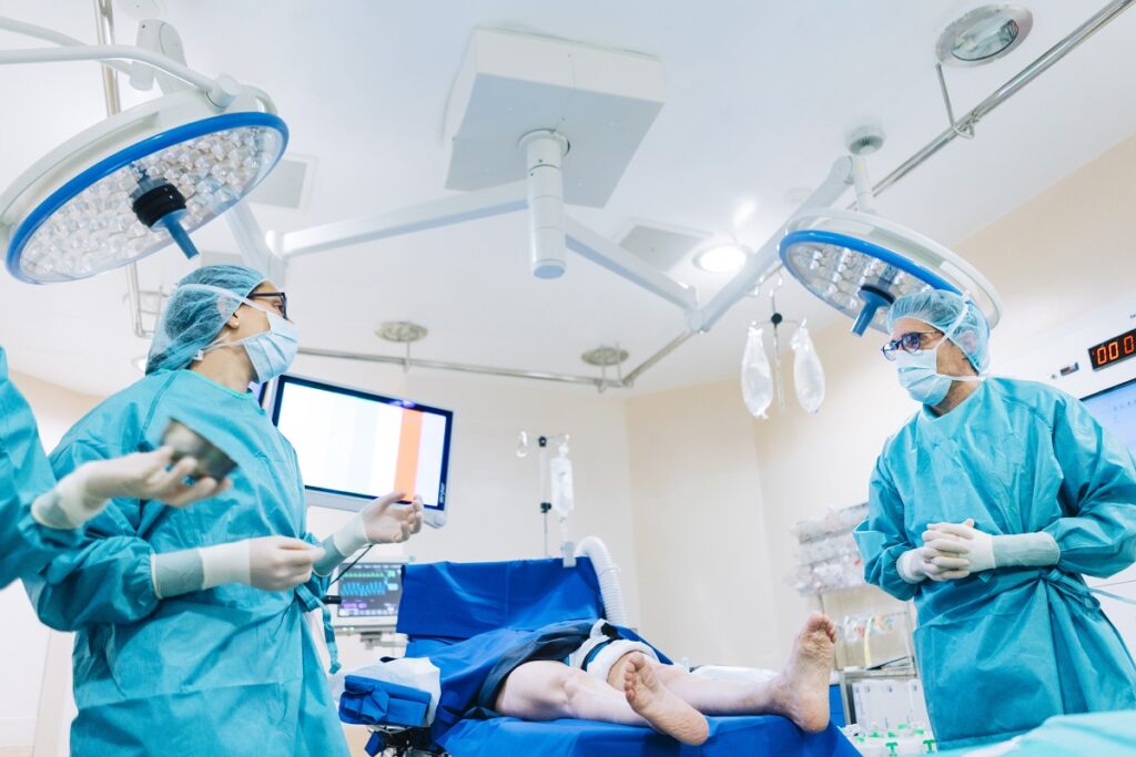 Cirurgia para pé chato: como é feita e como é a recuperação