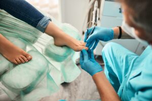 Cirurgia no Dedo do Pé Quebrado: O Que Você Precisa Saber