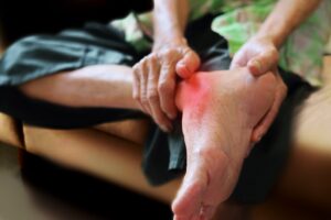 Inflamação no tornozelo: o que pode ser e como tratar efetivamente?